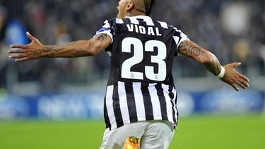 americateve | El jugador chileno de la Juventus, Arturo Vidal, festeja un gol contra Copenhague por la Liga de Campeones el mi&eacute;rcoles, 27 de noviembre de 2013, en Tur&iacute;n, Italia. (AP Photo/Massimo Pinca)