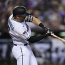 Evan Longoria de los Diamondbacks de Arizona conecta un jonrón en la tercera entrada del juego ante los Rays de Tampa Bay el martes 27 de junio del 2023. (AP Foto/Ross D. Franklin)