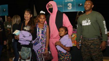 Fundación Good Bunny anuncia entrega de regalos en el Coliseo Roberto Clemente