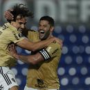 Igor Gomes del Atletico Mineiro celebró con su compañero Hulk tras anotar en el encuentro ante Libertad de Paraguay en la Copa Libertadores el martes 27 de junio del 2023. (AP Foto/Jorge Saenz)