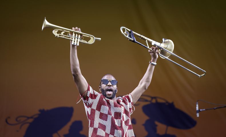 ARCHIVO - Trombone Shorty y Orleans Avenue actúan en el Festival de Jazz y Patrimonio de Nueva Orleans, el 5 de mayo de 2024, en Nueva Orleans. (Brett Duke/The Times-Picayune/The New Orleans Advocate via AP, archivo)