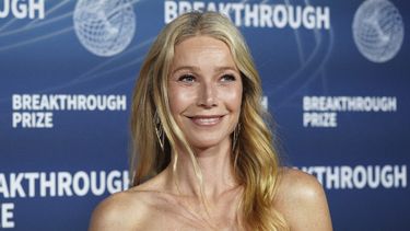 ARCHIVO - Gwyneth Paltrow lleva a la 11era ceremonia del Premio Breakthrough el sábado 5 de abril de 2025, en Los Ángeles. (Foto de Jordan Strauss/Invision/AP, Archivo)