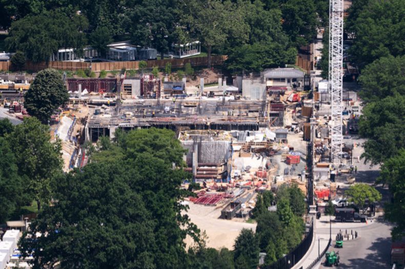 La construcción del Salón de Baile de la Casa Blanca, en Washington, el 5 de junio del 2026. (AP foto/Allison Robbert)