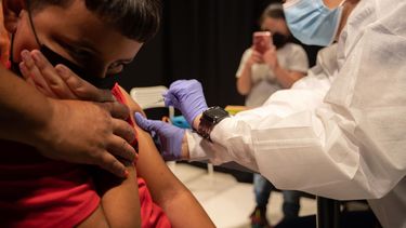 urge la vacunacion contra el covid-19 para el regreso a clases