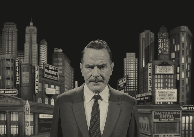 En esta imagen proporcionada por Focus Features, Bryan Cranston en una escena de Asteroid City. (Focus Features vía AP)