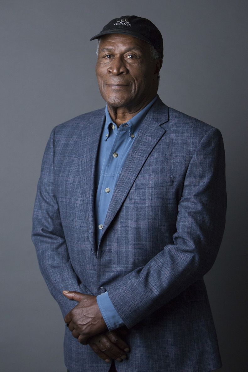 ARCHIVO - John Amos posa para un retrato el 11 de mayo de 2016 en Nueva York. Amos, quien interpretó al patriarca de la familia en la exitosa comedia de los años 1970 Good Times y obtuvo una nominación al Emmy por su papel en la miniserie de 1977 Roots, falleció. Tenía 84 años. (Foto Amy Sussman/Invision/AP, archivo)