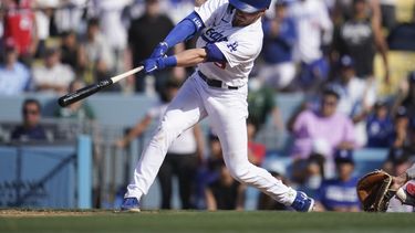 Dodgers se reponen y derrotan 5-4 a Filis