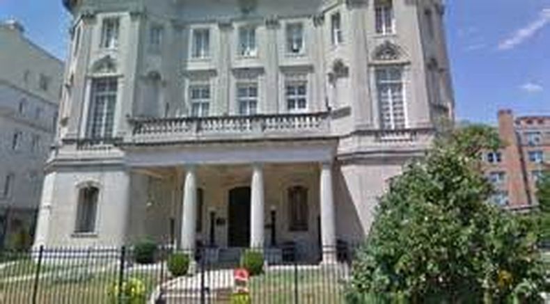 La misión diplomática, que sigue sin encontrar banco, admitirá los trámites de quienes tengan previsto viajar a la Isla.