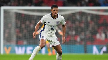 ARCHIVO - Jude Bellingham, de Inglaterra, durante un partido clasificatorio a la Copa del Mundo en el Grupo K entre Serbia e Inglaterra, el 13 de noviembre de 2025, en Londres. (AP Foto/Kirsty Wigglesworth, Archivo)