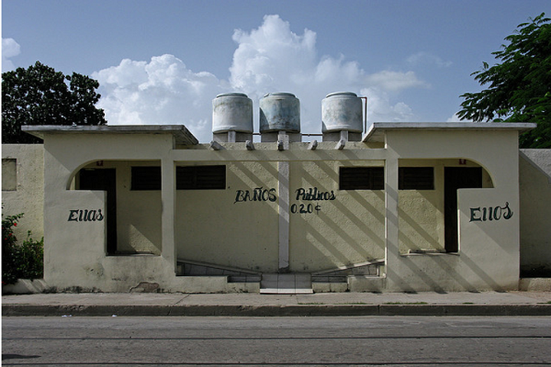 La escasez de baños públicos en Cuba ha alcanzado dimensiones críticas. En La Habana, el asunto se torna más grave.
