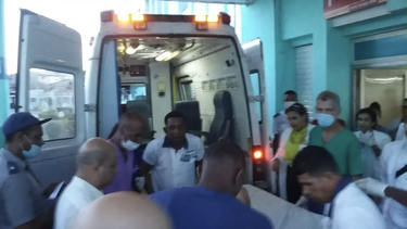 una mujer perdio la vida y mas de 12 heridos en grave accidente de un camion de las far en santiago de cuba