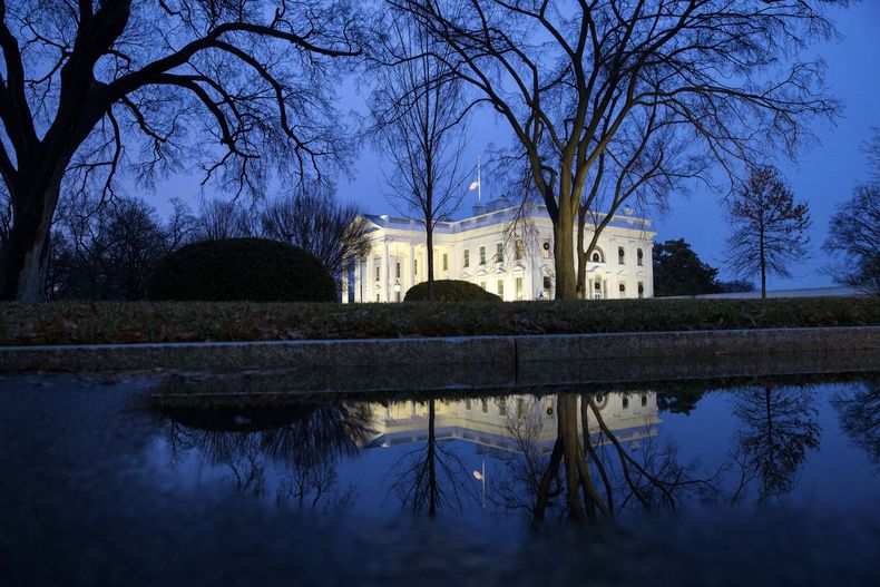 AMN-GEN_TRUMP-MURO-0.jpg