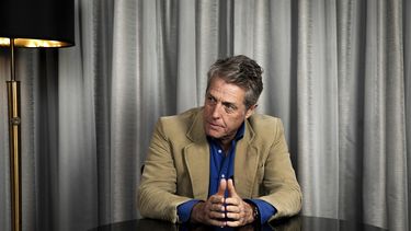 Hugh Grant posa para promocionar la película Heretic el domingo 27 de octubre de 2024 en Los Ángeles. (Foto Rebecca Cabage/Invision/AP)