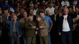 ARCHIVO - El presidente cubano Miguel Díaz-Canel, derecha, Raúl Castro, centro, el comandante Ramiro Valdés, centro izquierda, y José Ramón Machado Ventura, izquierda, asisten a un evento para conmemorar el 172do aniversario del nacimiento del héroe de la independencia nacional José Martí, en La Habana, el 27 de enero de 2025. (Foto AP/Ramón Espinosa, archivo)