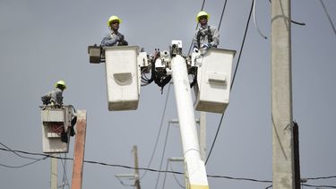 Puerto Rico privatizará generación eléctrica ante apagones