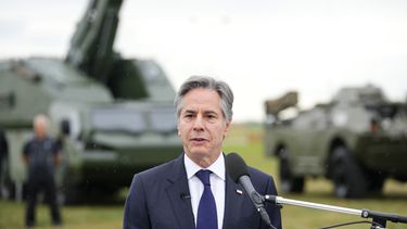 El secretario de Estado estadounidense Antony Blinken habla en un evento sobre capacidades de defensa checas, el jueves 30 de mayo de 2024, en el Aeropuerto Praga-Kbely, en Praga, República Checa. (AP Foto/Petr David Josek, foto compartida)