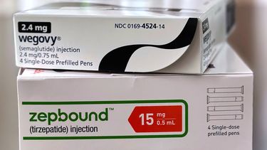 ARCHIVO – Cajas de los medicamentos Wegovy y Zepbound en California, el 8 de mayo de 2025. (AP Foto/JoNel Aleccia, Archivo)