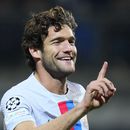 Barcelona extiende contrato de Marcos Alonso
