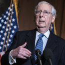 Mitch McConnell insta a Senado a aprobar ley de Defensa