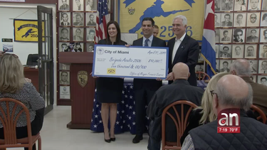 ciudad de miami entrega una donacion  de $10 mil para el museo de la brigada 2506