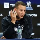 Anthony Rizzo, de los Yanquis de Nueva York, habla en una conferencia antes de un juego frente a los Astros de Houston, el jueves 3 de agosto de 2023 (AP Foto/Frank Franklin II)