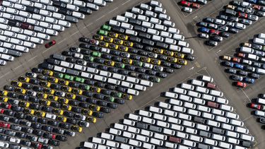 Autos nuevos en los muelles de Royal Portbury, Somerset Norte, Inglaterra, el viernes 4 de abril de 2025. (Ben Birchall/PA vía AP)