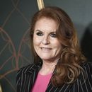 ARCHIVO - Sarah Ferguson, la duquesa de York, posa para los fotógrafos durante el estreno de la cinta Marlowe, el 16 de marzo de 2023, en Londres. (Scott Garfitt/Invision/AP, Archivo)
