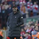 Klopp se mofa de dardos de Guardiola sobre favoritismo