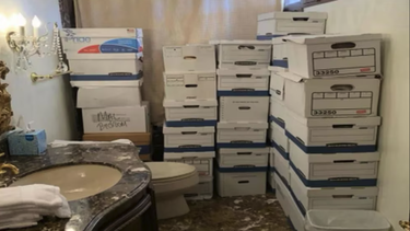 Los insólitos lugares donde Donald Trump guardaba los documentos clasificados en su residencia de Mar-a-Lago