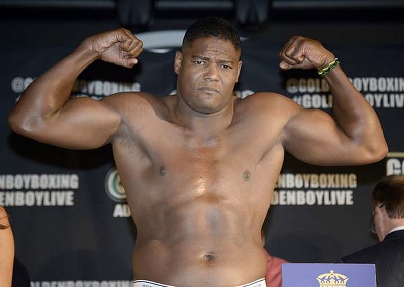 Ortiz es el primer peso completo cubano en toda la historia a nivel profesional en ganar una corona del orbe, aunque el título interino de la Asociación Mundial de Boxeo, AMB.