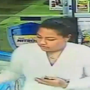 Mujer se roba miles de dólares en una gasolinera