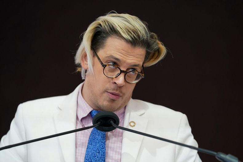 El activista ultraderechista Milo Yiannopoulos en un evento en Baltimore, Maryland, el 16 de noviembre del 2021. (AP foto/Julio Cortez)