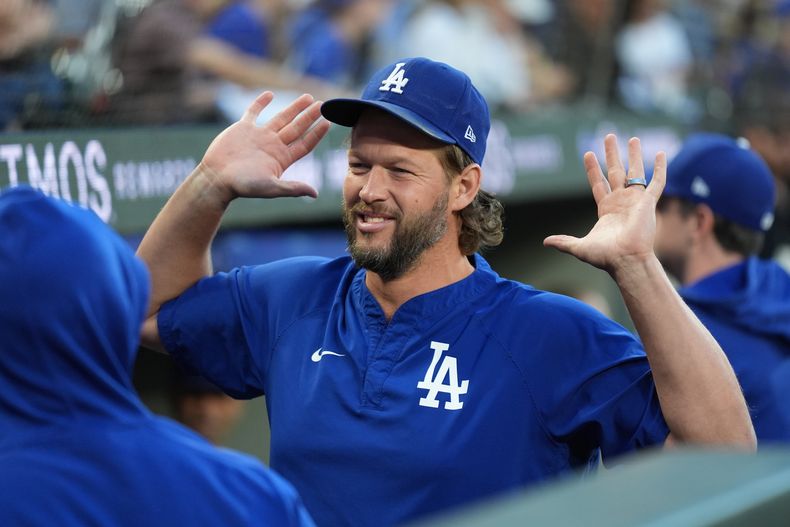 Clayton Kershaw de los Dodgers de Los Ángeles previo a un juego contra los Marineros de Seattle, el viernes 26 de septiembre de 2025, en Seattle. (AP Foto/Ryan Sun)