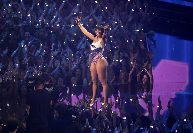 La anfitriona Megan Thee Stallion habla en los Premios MTV a los Videos Musicales el miércoles 11 de septiembre de 2024 en el UBS Arena de Elmont, Nueva York. (Foto Charles Sykes/Invision/AP)