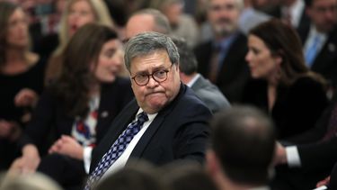 Trump niega pedir ayuda a Barr por Ucrania