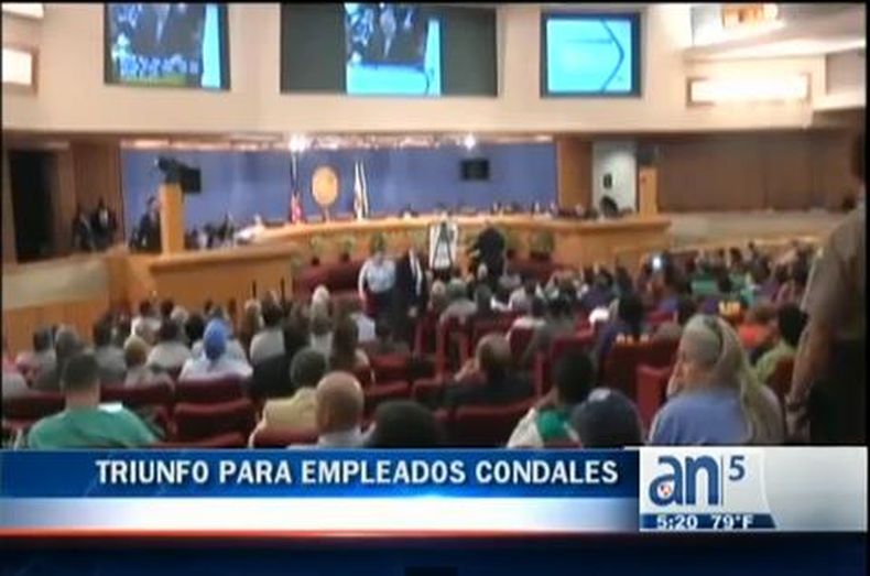 La Comisión del Condado Miami-Dade eliminó anoche la medida laboral que obligaba a los empleados públicos contribuir un 5% de su sueldo en un fondo de seguro médico.