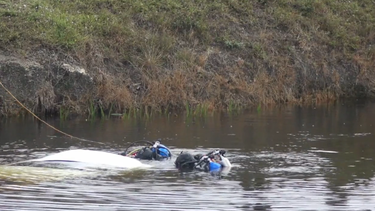 un muerto en un canal de davie