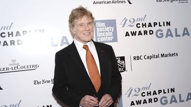 ARCHIVO - El homenajeado Robert Redford llega a la 42da Gala anual del Premio Chaplin el 27 de abril de 2015 en Nueva York. (Foto de Evan Agostini/Invision/AP, Archivo)