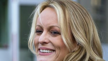 Stormy Daniels contará su historia en un libro sin censura