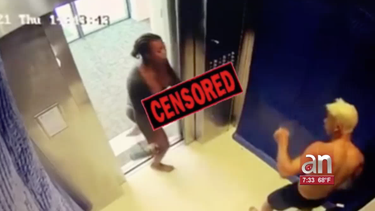 mujer sin sosten protagoniza violenta pelea dentro de un elevador en un edificio de miami
