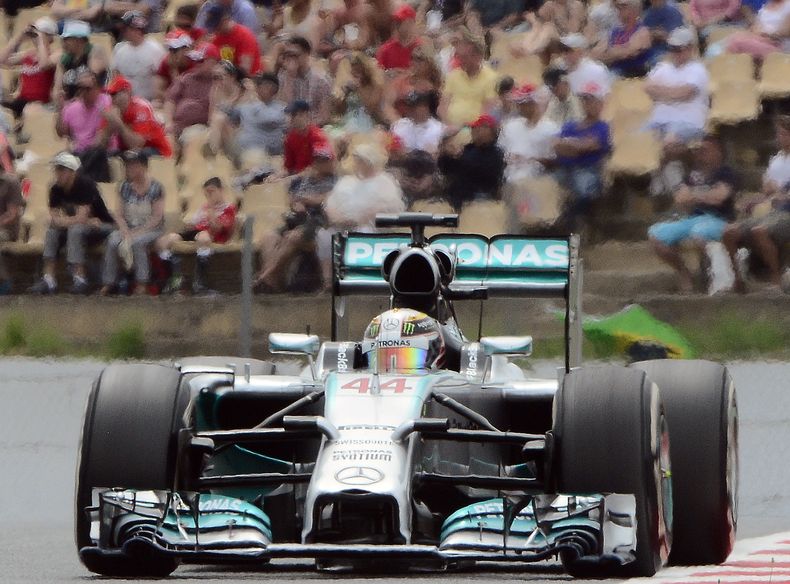 El piloto brit&aacute;nico de Mercedes Lewis Hamilton conduce su auto durante el Gran Premio de Espa&ntilde;a de F&oacute;rmula Uno, en el circuito de Montmelo, cerca de Barcelona, Espa&ntilde;a, el domingo 11 de mayo de 2014. Hamilton gan&oacute; la carr