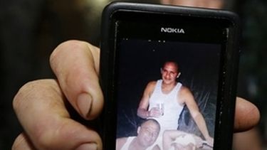 americateve | Muchos balseros que huyen de Cuba simplemente desaparecen. Cuando se hallan sus cadáveres, que a menudo no tienen documentos, solo son rompecabezas de cicatrices, tatuajes y ropa que los forenses de Florida intentan resolver.