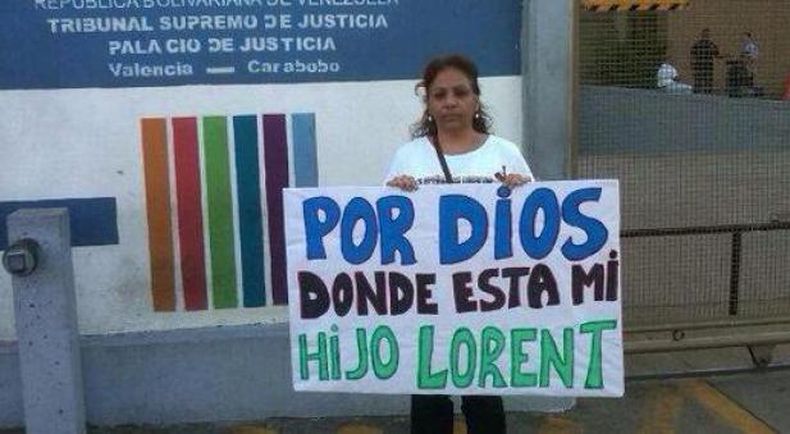 Yamile Saleh Rojas, la mamá de Lorent Saleh, el estudiante y activista de Operación Libertad que fue deportado por las autoridades de Colombia, dijo que el presidente Juan Manuel Santos es responsable de la vida de su hijo.