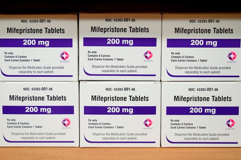 Cajas de mifepristona en un centro médico para mujeres en Tuscaloosa, Alabama, el 16 de marzo del 2022. (AP foto/Allen G. Breed)