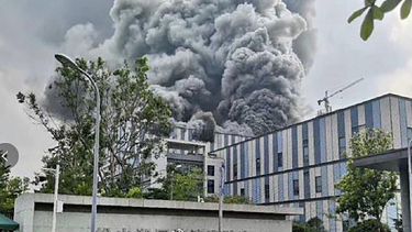 video: incendio masivo en una de las instalaciones de huawei en china