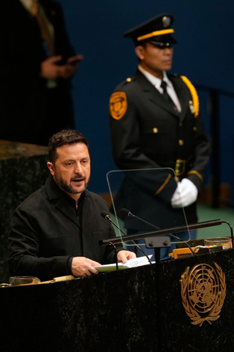El presidente de Ucrania, Volodymyr Zelenskyy, habla durante la 81ra sesión de la Asamblea General de Naciones Unidas, el miércoles 23 de septiembre de 2026. (AP Foto/Seth Wenig)