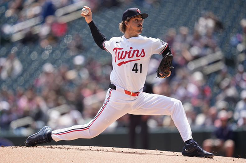 El abridor de los Mellizos de Minnesota Joe Ryan lanza en la primera entrada ante los Astros de Houston el miércoles 20 de mayo del 2026. (AP Foto/Abbie Parr)