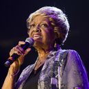 ARCHIVO - Cissy Houston actúa durante el McDonalds Gospelfest 2013 el 11 de mayo de 2013 en Newark, Nueva Jersey. Houston, la madre de Whitney Houston y ganadora de dos Grammy que actuó junto a músicos como Elvis Presley y Aretha Franklin, murió el lunes 7 de octubre de 2024, en su casa de Nueva Jersey. Tenía 91 años. (Foto Charles Sykes/Invision/AP, archivo)