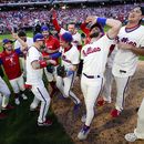 Filis eliminan a campeones Bravos y avanzan