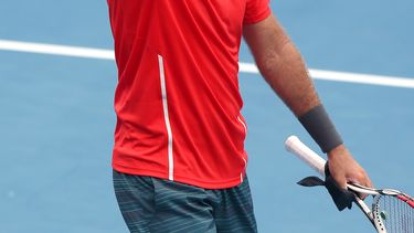 americateve | Juan Mart&iacute;n Del Potro mira al cielo tras doblegar a Dmitry Tursunov en las semifinales del Internacional del Sydney el 10 de enero del 2014 en Sydney. En la final enfrentar&aacute; a Bernard Tomic. (AP Photo/Rick Rycroft)